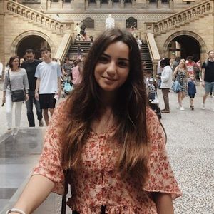 Meet your Posher, Ana